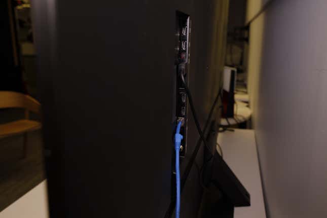 صورة للمقال بعنوان مراجعة Samsung QN90D 4K Neo QLED: المظهر الجيد من كل زاوية (تقريبًا).
